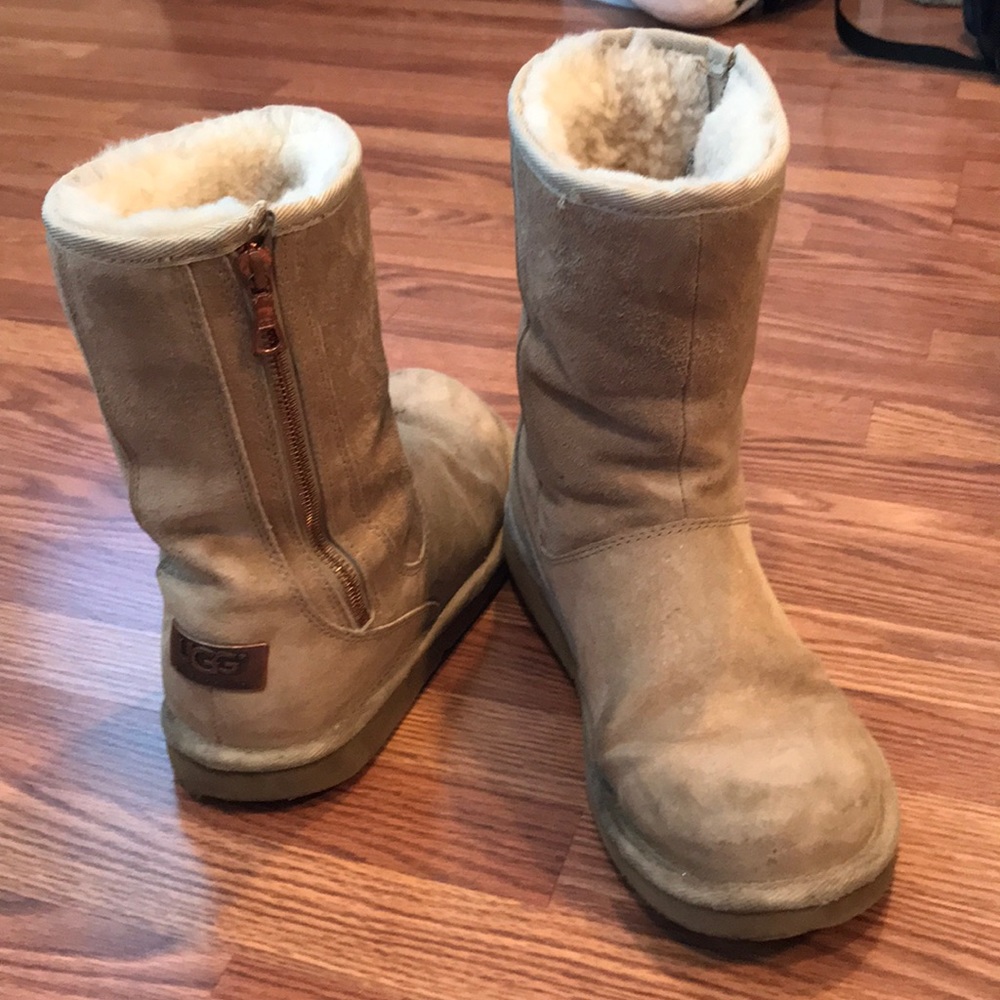 Tan zipper UGG boots